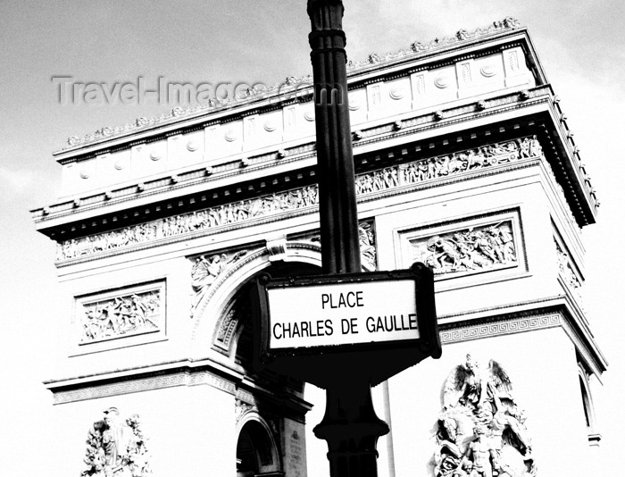 france139: France - Paris: Arc de Triomphe - Place Charles de Gaulle sign, former Place de l'Étoile - B&W - photo by K.White - (c) Travel-Images.com - Stock Photography agency - Image Bank