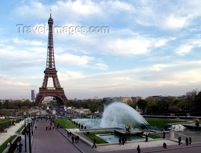 france147: France - Paris: Eiffel Tower and Jardin du Trocadero - photo by K.White - (c) Travel-Images.com - Stock Photography agency - Image Bank