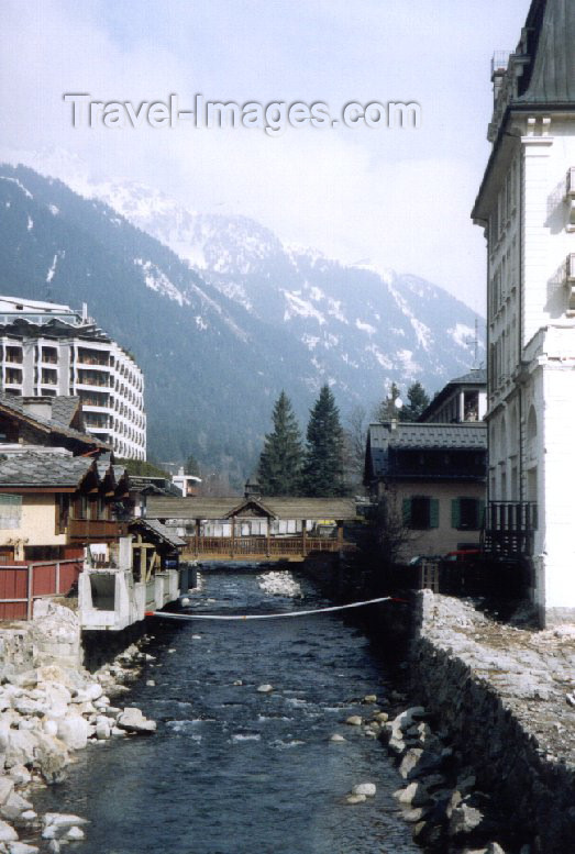 france16: France / Frankreich -  Chamonix-Mont-Blanc (Haute-Savoi): following the Arve - photo by M.Torres - (c) Travel-Images.com - Stock Photography agency - Image Bank