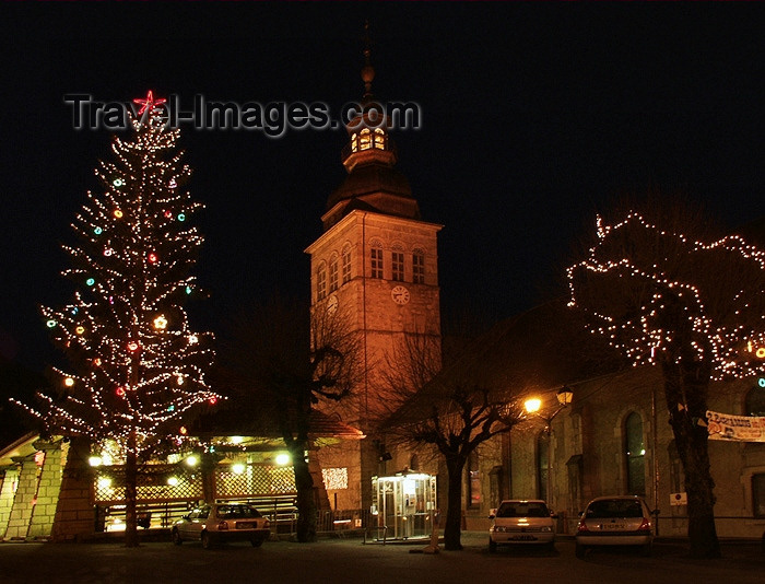 france181: France / Frankreich -  Le Grand Bornand (Haute Savoie): Christmas lights and spire (photo by K.White) - (c) Travel-Images.com - Stock Photography agency - Image Bank