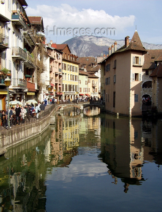 france184: France / Frankreich -  Annecy (Haute-Savoi / Rhône-Alpes): Thiou canal - the Thiou river is effluent of Lake Annecy and an affluent of Fier, which is in turn is a tributary of the Rhone - photo by K.White - (c) Travel-Images.com - Stock Photography agency - Image Bank