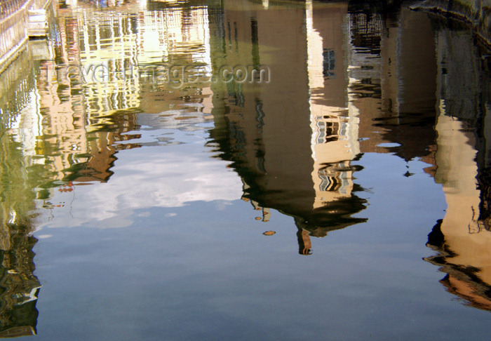 france185: France / Frankreich -  Annecy  (Haute Savoie): Thiou canal - reflection (photo by K.White) - (c) Travel-Images.com - Stock Photography agency - Image Bank