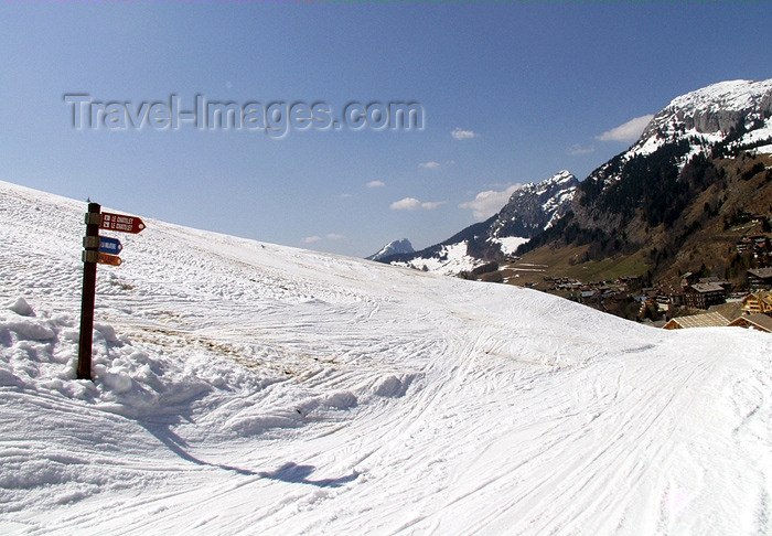 france188: France / Frankreich -  Le Grand Bornand - Chinaillon  - La Mulaterie (Haute Savoie): sign post in the mountain (photo by K.White) - (c) Travel-Images.com - Stock Photography agency - Image Bank