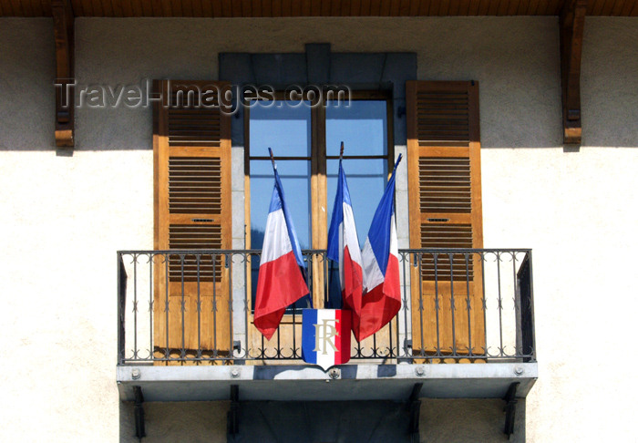 france189: France / Frankreich -  Le Grand Bornand: town hall - French flags on the balcony (photo by K.White) - (c) Travel-Images.com - Stock Photography agency - Image Bank