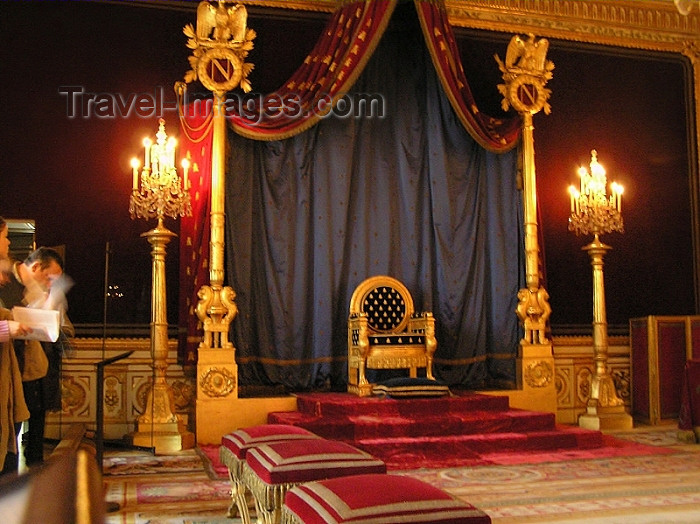 france223: France - Fontainebleau  (Seine et Marne - Ile de France): in the palace - Napoleon's throne room (photo by J.Kaman) - (c) Travel-Images.com - Stock Photography agency - Image Bank
