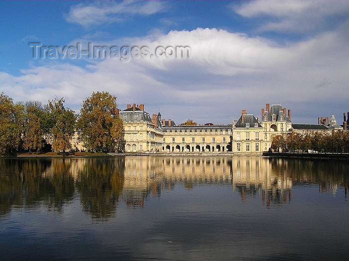 france224: France - Fontainebleau (Seine et Marne - Ile de France): the palace (photo by J.Kaman) - (c) Travel-Images.com - Stock Photography agency - Image Bank