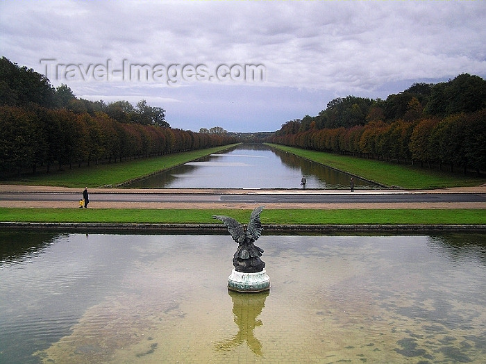 france255: France - Fontainebleau  (Seine et Marne): the gardens (photo by J.Kaman) - (c) Travel-Images.com - Stock Photography agency - Image Bank