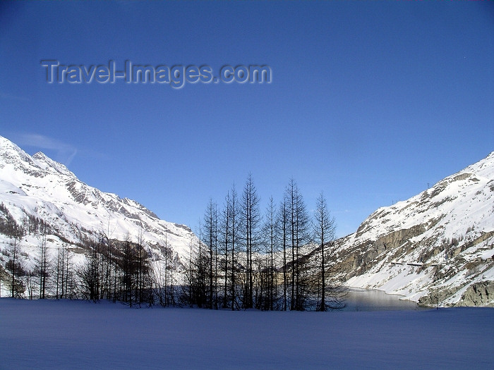 france300: France / Frankreich - Val d'Isère - Haute-Tarentaise - Tignes (Savoie): lac du Chevril - Tignes dam / barrage de Tignes - EDF (photo by R.Wallace) - (c) Travel-Images.com - Stock Photography agency - Image Bank