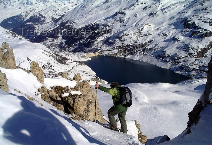 france301: France / Frankreich - Val d'Isère - Haute-Tarentaise - Tignes (Savoie): route down to lac du Chevril (photo by R.Wallace) - (c) Travel-Images.com - Stock Photography agency - Image Bank