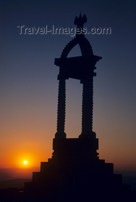 france391: France - Plain of Gergovie - Clermont Ferrand - Puy de Dome: Memorial of Vercingetorix - chieftain of the Arverni, led the great Gallic revolt against the Romans - chef du peuple gaulois - photo by Y.Guichaoua - (c) Travel-Images.com - Stock Photography agency - Image Bank