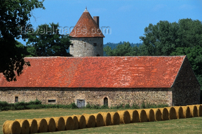 france425: France - Corrèze: farming in the Limousin (photo by Y.Guichaoua) - (c) Travel-Images.com - Stock Photography agency - Image Bank