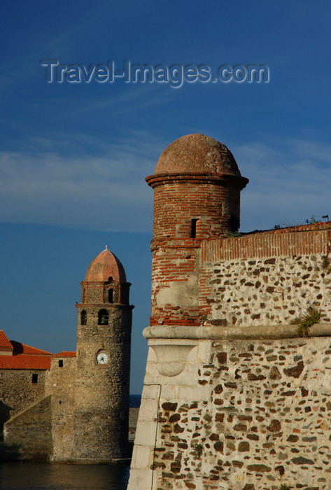 france463: Collioure - Cotlliure, Pyrénées-Orientales, Languedoc-Roussillon, France: walls and guerrite, with Notre Dame des Anges in the background - photo by T.Marshall - (c) Travel-Images.com - Stock Photography agency - Image Bank