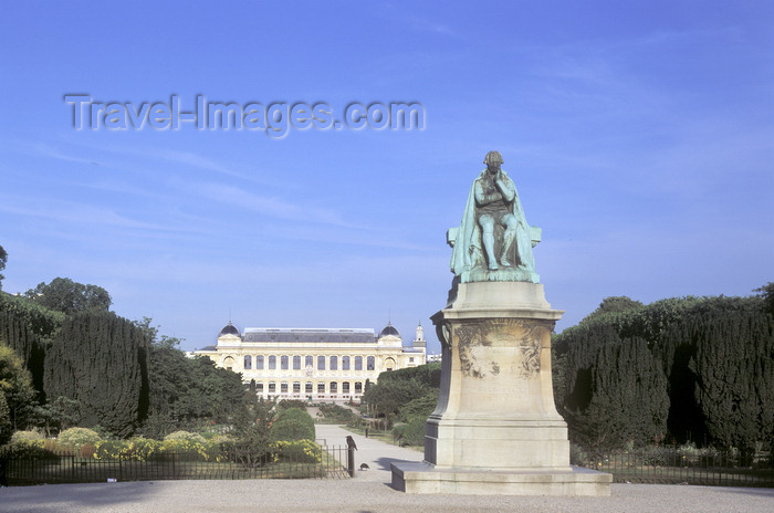 france480: Paris, France: Jardin des Plantes botanical garden - statue of Jean-Baptiste Lamarck in front of the building of the Grande Galerie de l'évolution - 5ème arrondissement - photo by A.Bartel - (c) Travel-Images.com - Stock Photography agency - Image Bank