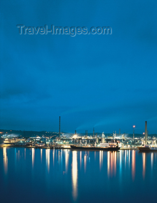 france493: Le Havre, Seine-Maritime, Haute-Normandie, France: Oil Refineries and tanker ships - nocturnal view with water reflections - industry - photo by A.Bartel - (c) Travel-Images.com - Stock Photography agency - Image Bank