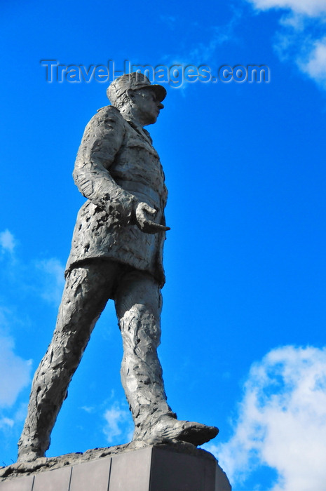 france499: Paris, France: statue Charles de Gaulle by Jean Cardot, based on the photograph of the general striding down the Champs-Elysees after the liberation of Paris on August 26, 1944 - place Clemenceau, intersection of Champs-Élysées, avenue Winston Churchill and avenue du général Eisenhower - 8e arrondissement - photo by M.Torres - (c) Travel-Images.com - Stock Photography agency - Image Bank