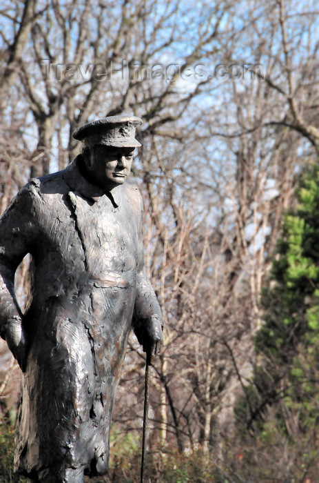 france503: Paris, France: Winston Churchill statue on Winston Churchill avenue, near the Petit Palais - sculptor Jean Cardot - Champs-Élysées - 8e arrondissement - photo by M.Torres - (c) Travel-Images.com - Stock Photography agency - Image Bank