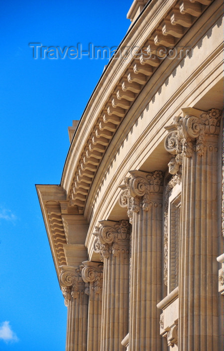 france506: Paris, France: Grand Palais des Beaux-Arts - Ionic pilasters and entablature - neo-classical decoration of the south façade - architect Henri Deglane - 8e arrondissement - photo by M.Torres - (c) Travel-Images.com - Stock Photography agency - Image Bank