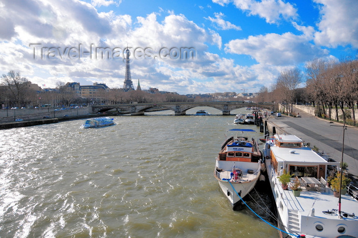 france510: Paris, France: Seine river - looking downstream towards Pont de Invalides and the Eiffel tower, Port des Champs Elysées on the right and Quai d'Orsay on the left - 7e and 8e arrondissement - photo by M.Torres - (c) Travel-Images.com - Stock Photography agency - Image Bank