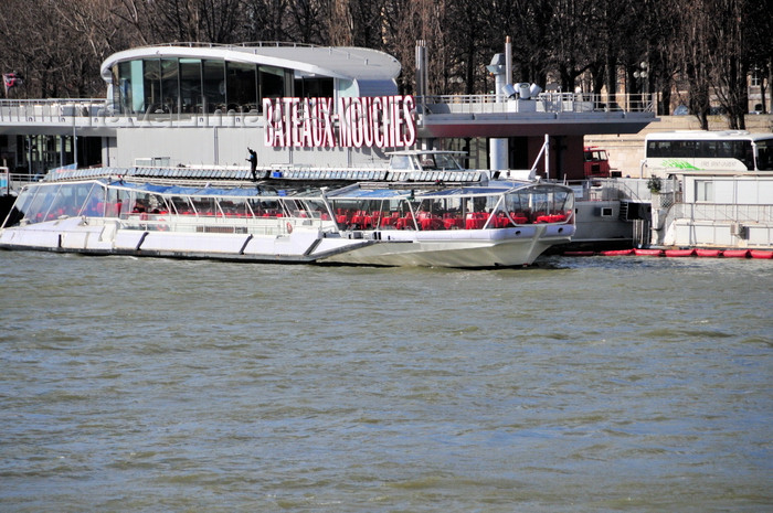 france512: Paris, France: Seine river - Bateaux Mouches station, Port de la Conférence, seen from Quai d'Orsay - 8e arrondissement - photo by M.Torres - (c) Travel-Images.com - Stock Photography agency - Image Bank