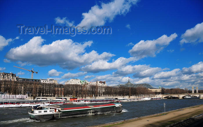 france515: Paris, France: Seine river - river barge Peter Pan going upstream, Port de la Conférence, seen from Quai d'Orsay - 7e and 8e arrondissement - photo by M.Torres - (c) Travel-Images.com - Stock Photography agency - Image Bank