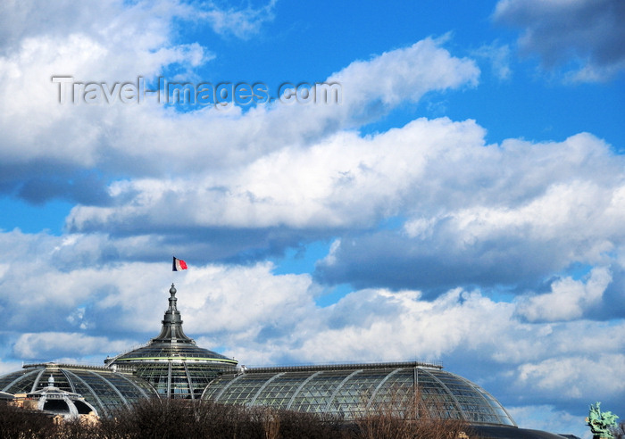 france517: Paris, France: Grand Palais des Beaux-Arts - sky, clouds and the steel and glass barrel-vaulted roof - verrière - Champs-Élysées - 8e arrondissement - photo by M.Torres - (c) Travel-Images.com - Stock Photography agency - Image Bank
