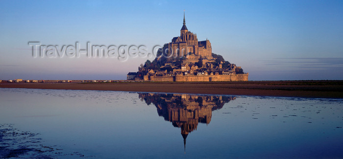 france52: France - Mont St Michel (Manche, Basse Normadie): relection in the bay - tidal island - UNESCO World Heritage Site - photo by W.Algower - (c) Travel-Images.com - Stock Photography agency - Image Bank