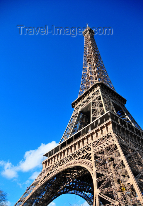 france520: Paris, France: Eiffel Tower / Tour Eiffel - four iron lattice girders standing apart at the base and coming together at the top -  structural art built as the entrance arch to the 1889 World's Fair - Champ de Mars, 7e arrondissement - photo by M.Torres - (c) Travel-Images.com - Stock Photography agency - Image Bank