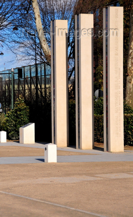 france526: Paris, France: Algerian War National Memorial - designed by Gérard Collin-Thiebaut - Mémorial national de la guerre d'Algérie et des combats du Maroc et de la Tunisie -  quai Branly, 7e arrondissement - photo by M.Torres - (c) Travel-Images.com - Stock Photography agency - Image Bank