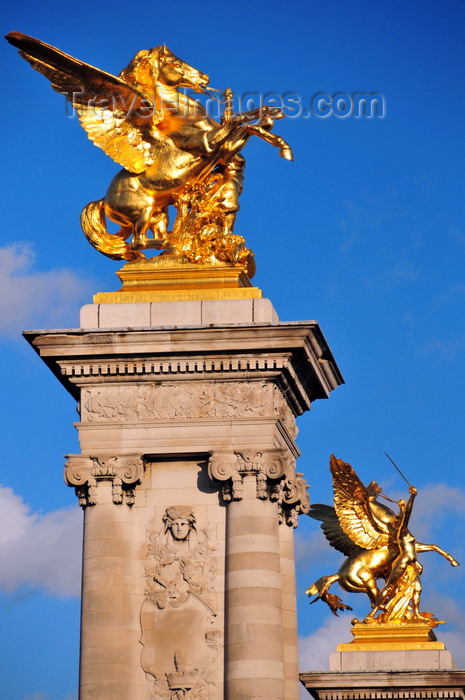 france532: Paris, France: Pont Alexandre III - towers at the south end of the bridge, counterweight socles, topped with bronze equestrian groups symbolizing Pegasus held by Fame, foreground Fame of Combat / Commerce, background fame of Industry / War - left bank - Quai d'Orsay - photo by M.Torres - (c) Travel-Images.com - Stock Photography agency - Image Bank