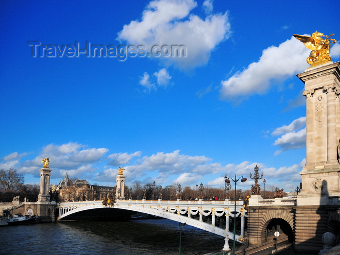 france533: Paris, France: Pont Alexandre III, named after the Tsar - six-metre high single span steel arch - links the Champs-Élysées to the Invalides - engineers Jean Résal and Amédée d'Alby, architects Joseph Cassien-Bernard and Gaston Cousin - photo by M.Torres - (c) Travel-Images.com - Stock Photography agency - Image Bank