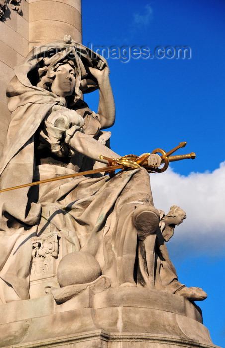 france536: Paris, France: Pont Alexandre III - La France de la Renaissance - sculpture by Jules-Félix Coutan - Left Bank, Quai d'Orsay - inaugurated in 1900 for the Universal Exhibition - photo by M.Torres - (c) Travel-Images.com - Stock Photography agency - Image Bank