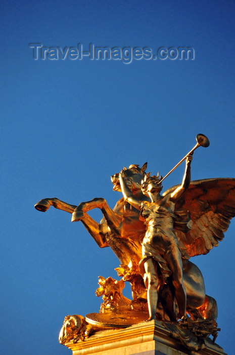 france537: Paris, France: Pont Alexandre III - Pegasus held by the Fame of Combat / Commerce, La Renommée au Combat / Commerce - sculptor Pierre Granet - Exposition universelle de 1900 - left bank, Quai d'Orsay - photo by M.Torres - (c) Travel-Images.com - Stock Photography agency - Image Bank