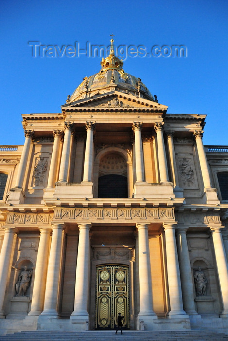 france543: Paris, France: Hôtel des Invalides - Dome Church / Eglise du Dôme / Chapelle royale, built for Louis XIV, the Roi-Soleil - tomb of Napoleon - nécropole des gloires militaires - Place Vauban - 7e arrondissement - photo by M.Torres - (c) Travel-Images.com - Stock Photography agency - Image Bank