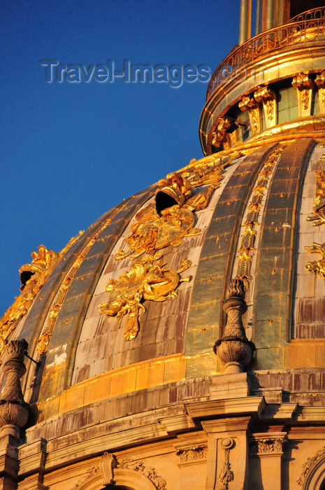 france546: Paris, France: Hôtel des Invalides - Dome Church / Eglise du Dôme / Chapelle royale - dome designed by the architect Jules Hardouin-Mansart and covered in 12 kg of gold - 7e arrondissement - photo by M.Torres - (c) Travel-Images.com - Stock Photography agency - Image Bank