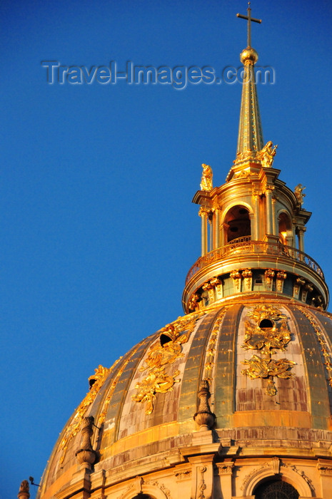 france547: Paris, France: Hôtel des Invalides - Dome Church / Eglise du Dôme / Chapelle royale - gilded dome and lantern - coupole dorée - 7e arrondissement - photo by M.Torres - (c) Travel-Images.com - Stock Photography agency - Image Bank