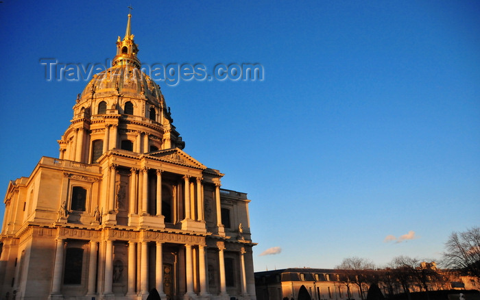 france548: Paris, France: Hôtel des Invalides - Dome Church / Eglise du Dôme / Chapelle royale - the Emperor's Pantheon and Royal Church, rising to 104 meters, the church is the work of Jules Hardouin Mansart and Robert de Cotte, who completed it in 1735 - 7e arrondissement - photo by M.Torres - (c) Travel-Images.com - Stock Photography agency - Image Bank