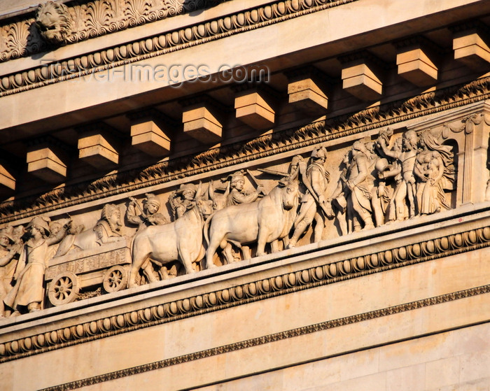 france559: Paris, France: Arc de Triomphe - 'return from Egypt', a sphinx drawn by four oxen, by  François Rude - detail of the 137 meter long frieze on the entablature surrounding the monument, representing the 'Departure and the Return of the French Armies' - facade overlooking the avenue de la Grande Armée - photo by M.Torres - (c) Travel-Images.com - Stock Photography agency - Image Bank