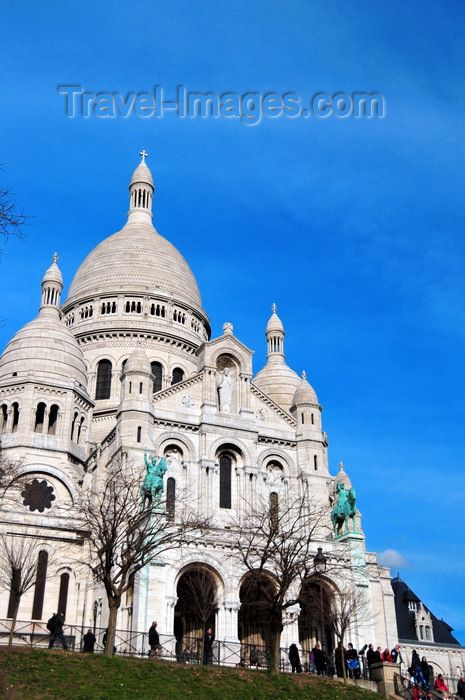 france572: Paris, France: Sacré-Coeur Basilica / Basilica of the Sacred Heart - summit of the butte Montmartre, the highest point in the city - architect Paul Abadie - basilique du Sacré-Cœur, dite du Vœu national - Montmartre district, 18e arrondissement - photo by M.Torres - (c) Travel-Images.com - Stock Photography agency - Image Bank