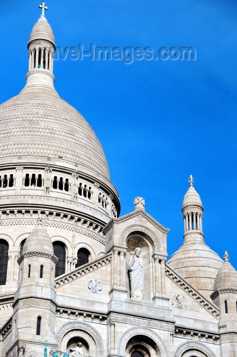 france573: Paris, France: Sacré-Coeur Basilica - dome and pediment with a niche containing a statue of Jesus Christ by Gustave Michel - Montmartre district, 18e arrondissement - photo by M.Torres - (c) Travel-Images.com - Stock Photography agency - Image Bank