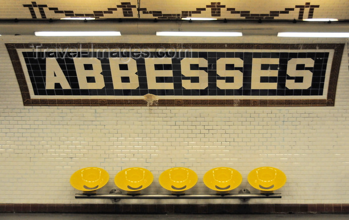 france578: Paris, France: vaulted train hall of metro station Abbesses, Line 12, white beveled tiles of Gien earthenware with the station name also in tiles, Nord-Sud style station - shell-style seating - Place des Abbesses, Montmartre district, 18e arrondissement - photo by M.Torres - (c) Travel-Images.com - Stock Photography agency - Image Bank