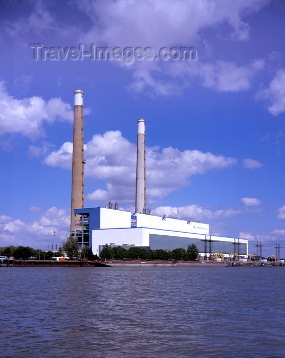 france6: Porcheville, Yvelines, Île-de-France, France: Porcheville power station,  2 x 600 MW, heavy oil front fired - Electricité de France (EDF) - Centrale thermique de Porcheville - photo by A.Bartel - (c) Travel-Images.com - Stock Photography agency - Image Bank