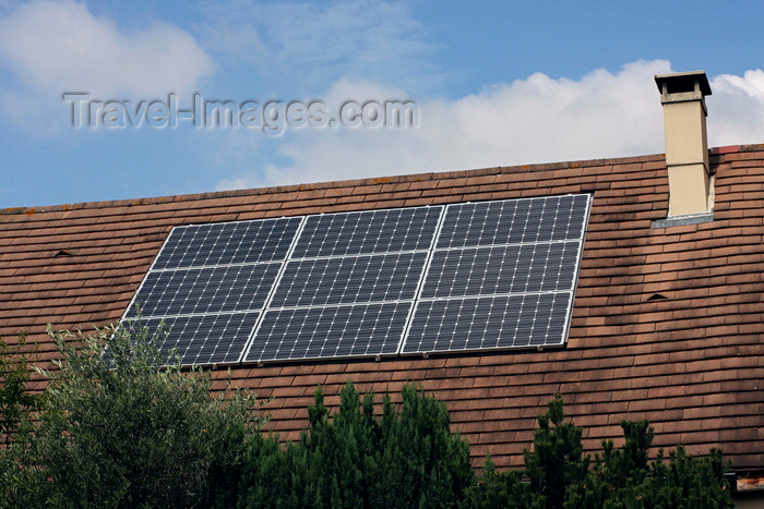 france65: Brétigny-sur-Orge, Essonne, Île-de-France, France: solar panels on the roof of a house - photovoltaic cells - photo by A.Bartel - (c) Travel-Images.com - Stock Photography agency - Image Bank