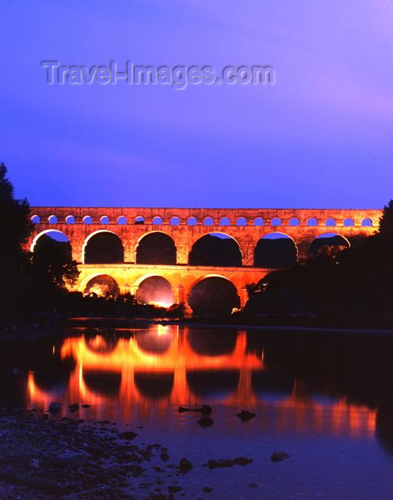 france67: Gard, Languedoc-Roussillon, France: Pont du Gard at night - highest aqueduct the Roman world - Roman engineering over the gorge of the Gardon river - Unesco world heritage site - photo by A.Bartel - (c) Travel-Images.com - Stock Photography agency - Image Bank