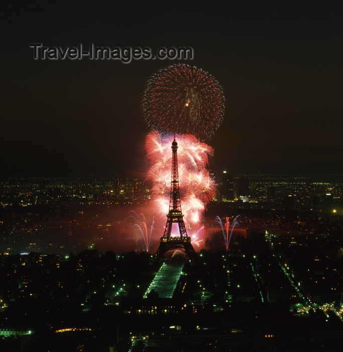 france87: Paris, France: Eiffel Tower and Trocadero - fireworks - photo by A.Bartel - (c) Travel-Images.com - Stock Photography agency - Image Bank