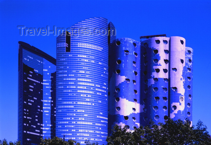 france9: Paris, France: La Défense- Société Générale Twin Towers, Chassagne and Alicante, architects Michel Andrault, Pierre Parat, Nicolas Ayoub and Aillaud Towers / Tours Nuages, housing project by architect Emile Aillaud - Gratte-ciel - Puteaux - photo by A.Bartel - (c) Travel-Images.com - Stock Photography agency - Image Bank