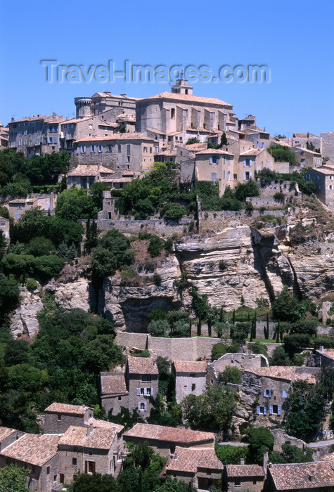 france90: Gordes, Vaucluse, PACA, France: the castle and the church dominate the village - Les Monts de Vaucluse - photo by A.Bartel - (c) Travel-Images.com - Stock Photography agency - Image Bank