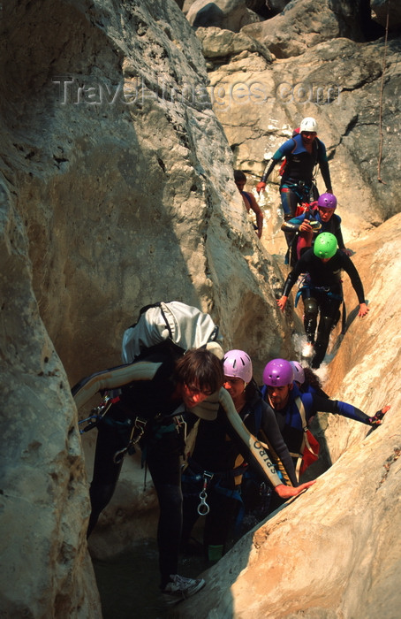 france914: Gorges du Verdon, Alpes-de-Haute-Provence, PACA, France: group canyoning through the waterfilled gorge - Grand canyon du Verdon - photo by S.Egeberg - (c) Travel-Images.com - Stock Photography agency - Image Bank