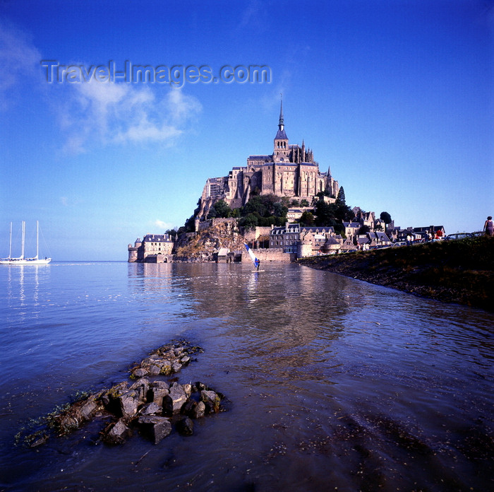 france929: Mont Saint-Michel, Manche, Basse Normadie, France: the Abbey and the islet - sail boat and wind surfer at mouth of the Couesnon River - UNESCO World Heritage Site - photo by J.Fekete - (c) Travel-Images.com - Stock Photography agency - Image Bank