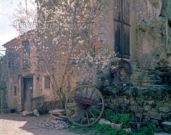 france93: Fox Amphoux, Var, PACA, France: antiques shop - sign on an old wheel under a blooming tree - Les Monts de Vaucluse - photo by A.Bartell - (c) Travel-Images.com - Stock Photography agency - Image Bank