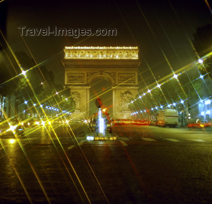 france931: Paris, France: lights with starburst effect and horse-chestnut trees along Avenue des Champs-Élysées - nocturnal view of the Arc de Triomphe - 8th arrondissement - photo by J.Fekete - (c) Travel-Images.com - Stock Photography agency - Image Bank